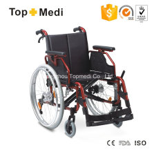 Fauteuil roulant manuel pliable Topmedi en aluminium avec repose-pieds escamotable